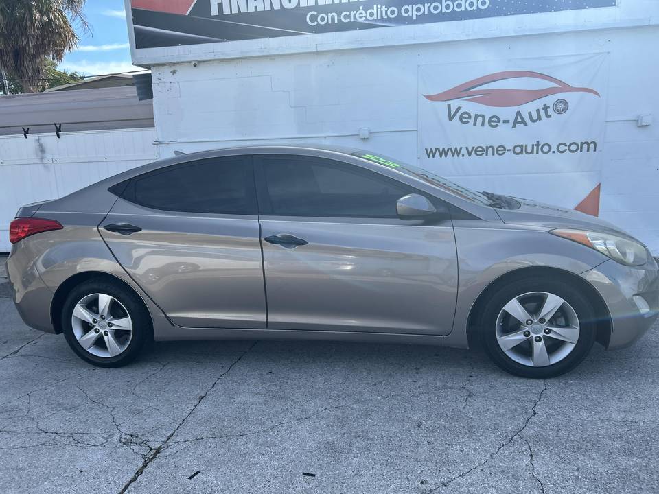 Hyundai Elantra image 3