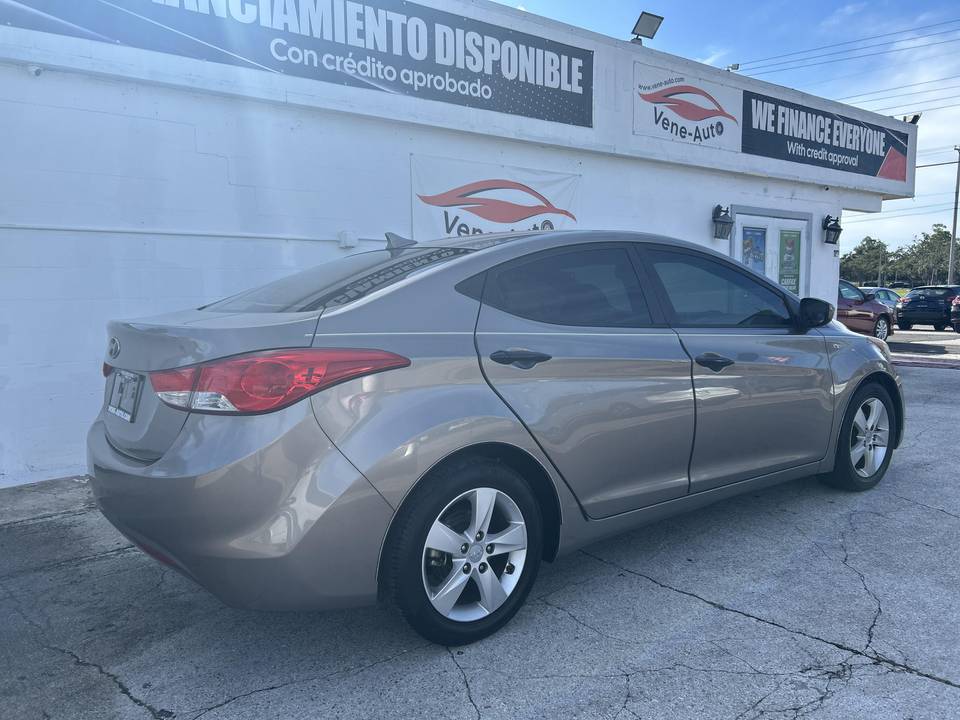 Hyundai Elantra image 1